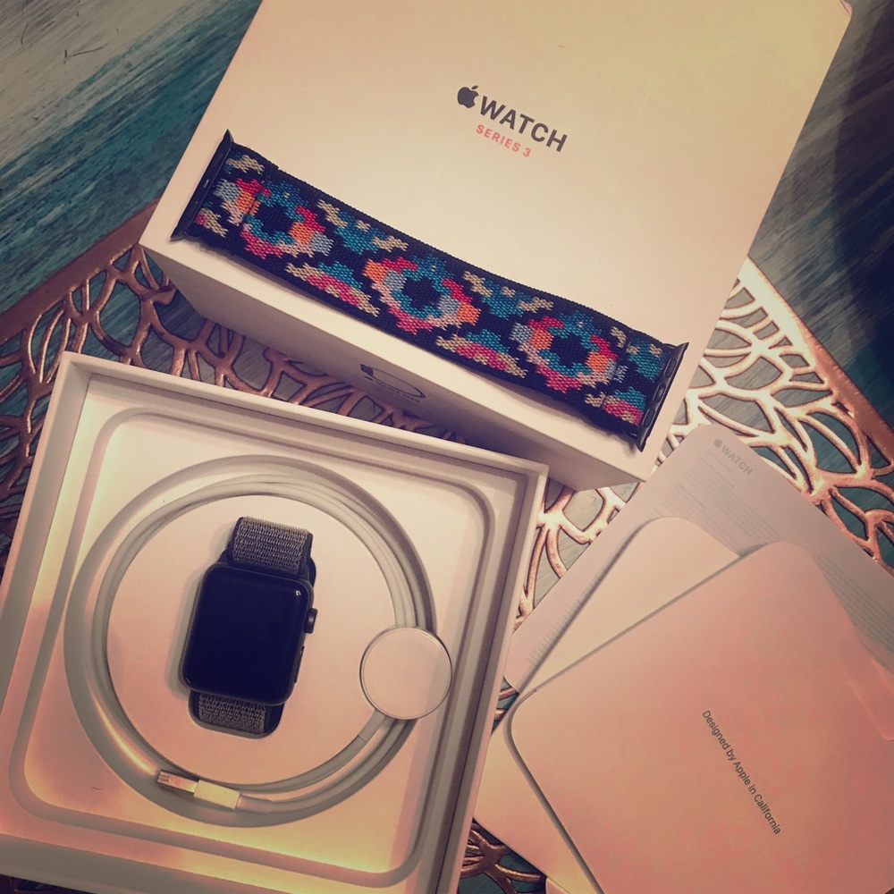 Apple Watch 3 series (cellular, water resistant)